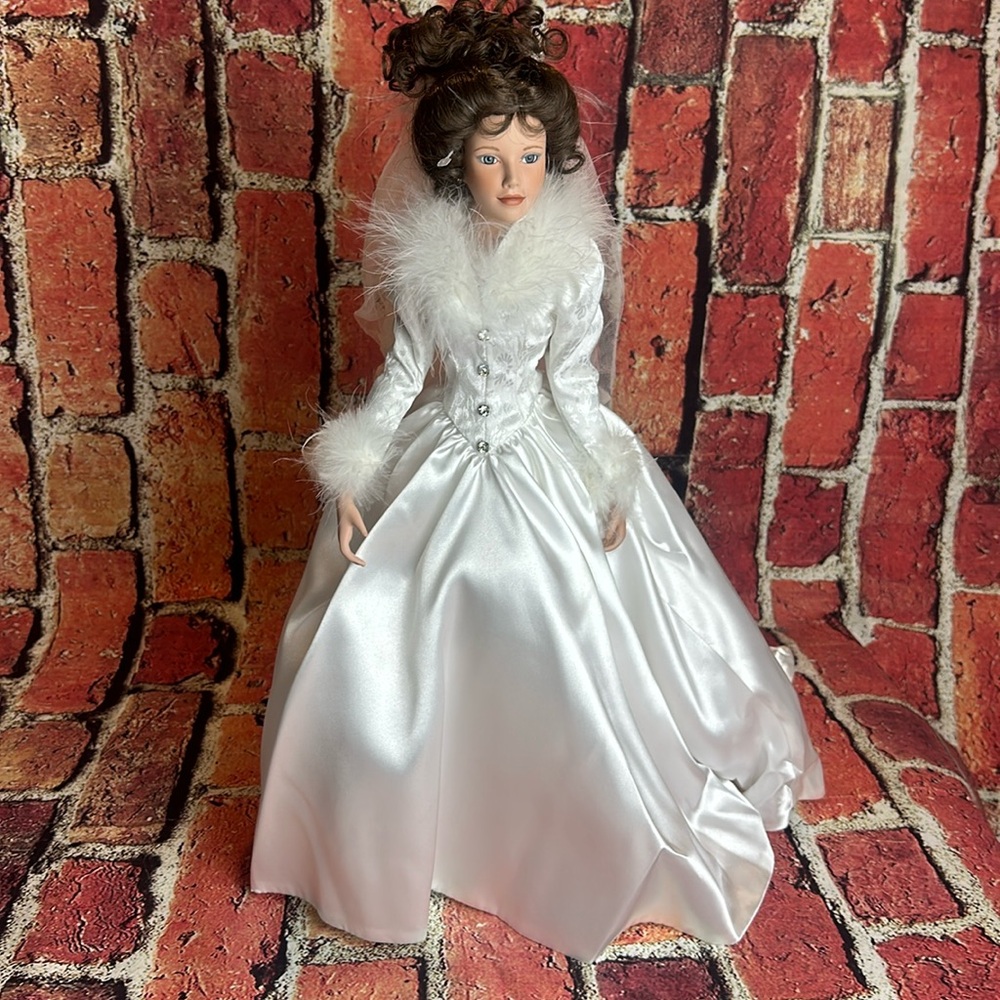GORGEOUS Vintage 90s ASHTON Drake BRIDE Doll Winter Romance Gorgeous